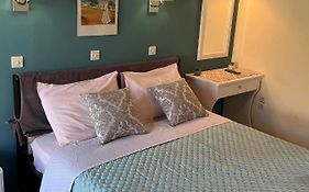 Roxani Studios-Apartments